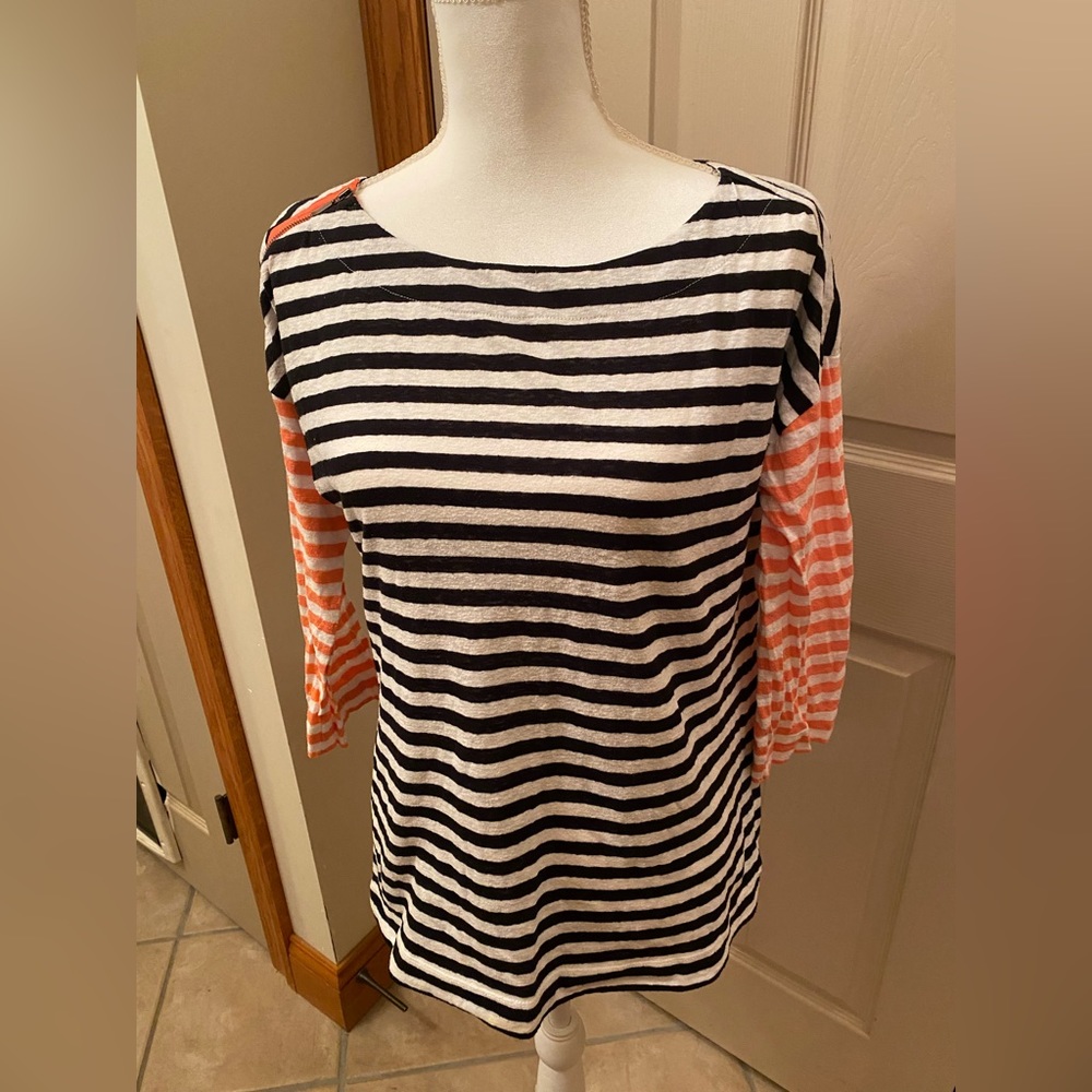 Women’s Loft size L top